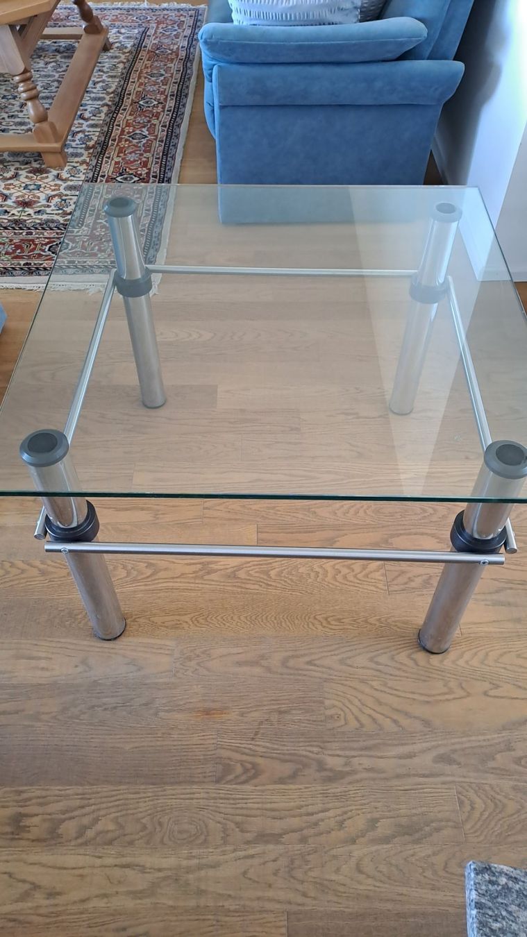 Tables: Glas-Couchtisch, Eigenbau – D'occasion à Wetzikon ZH par Juelbe