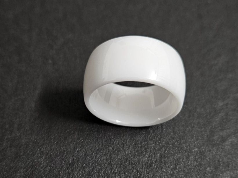 Anelli: Ring weiss aus Keramik   Gr. US 9- – Nuovo (secondo la descrizione) da Kreuzlingen venduto da RahMal