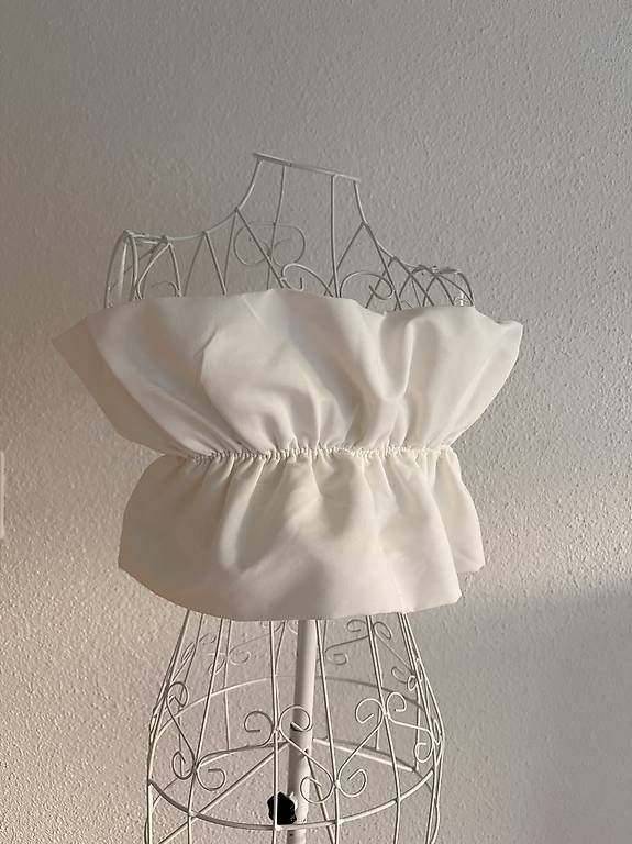 Top:  Elegantes Zara Statement-Top  – Usato da Kriens venduto da dajaxoxo