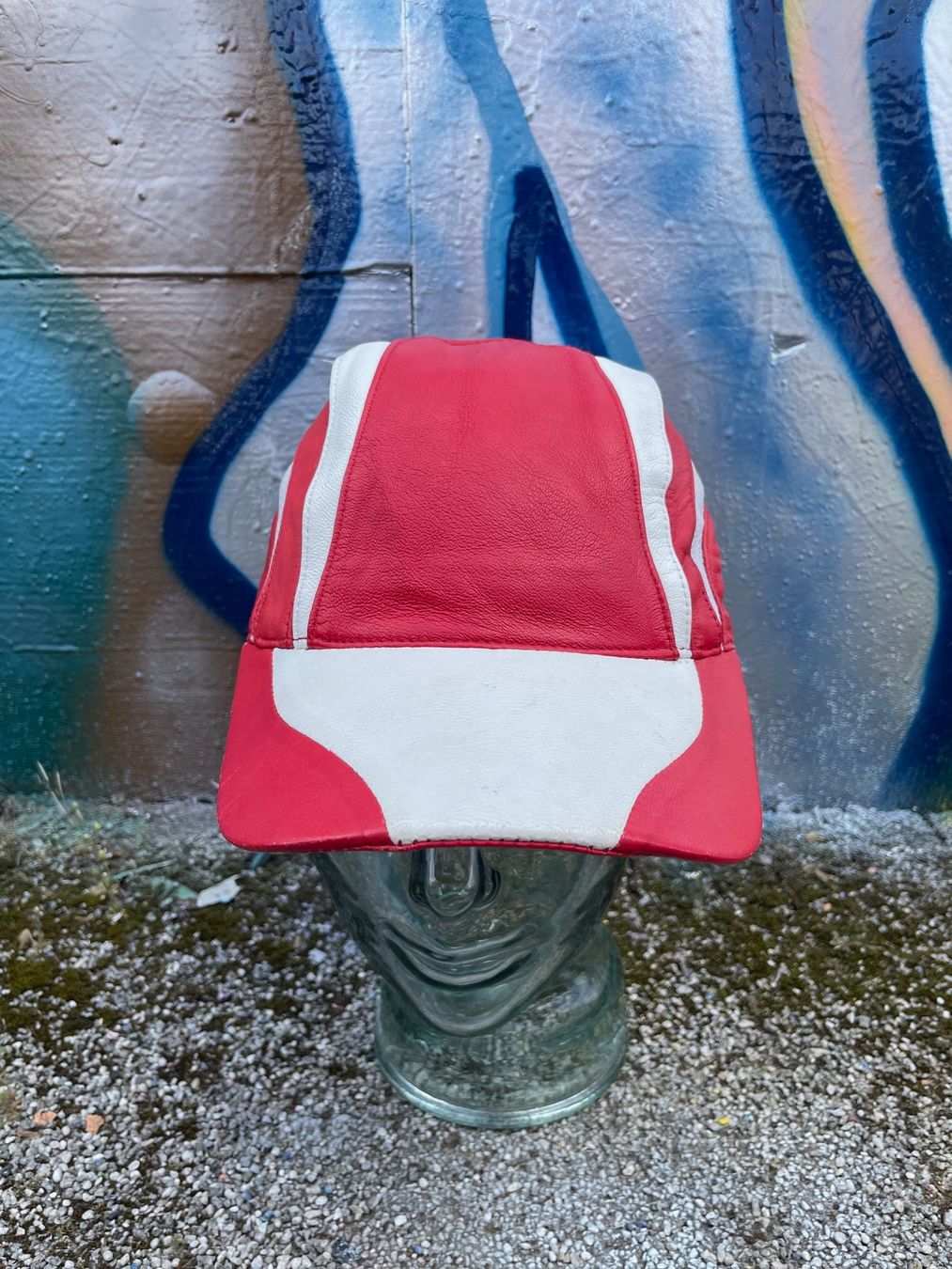 Swiss Copricapi, berretti & cappellini: Vintage 90s Leather Racing Cap Sz M/L – Usato da Zürich venduto da le_souk