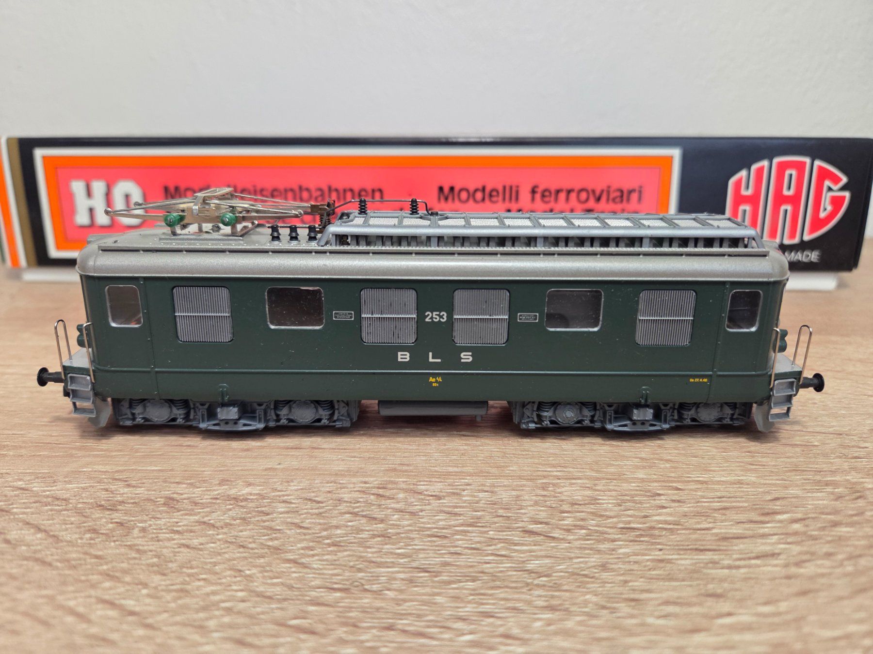 Hag Modellini di ferrovie: Hag 142 E-Lok Ae 4/4 BLS Digital H0 – Nuovo e nell'imballaggio originale da St-Aubin-Sauges venduto da Lo_Go