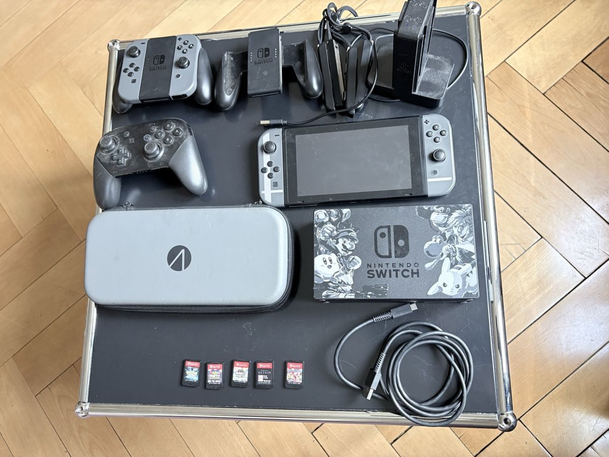 Nintendo Console: Nintendo Switch Super Smash Bros. Ultimate Edition – Usato da Basel venduto da gullugullu