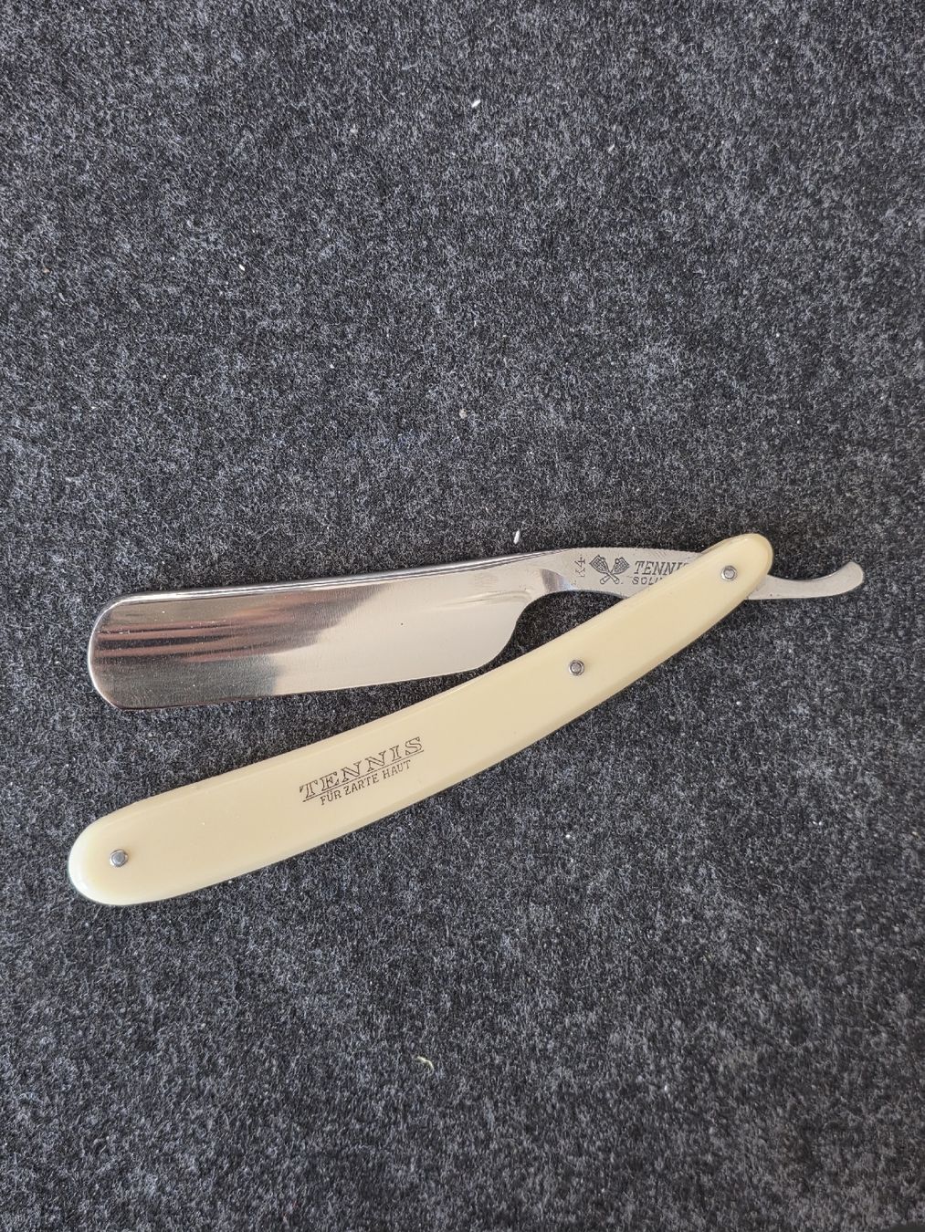 Rasierapparate & Rasierklingen: Tennis Rasiermesser - Straight Razor – Gebraucht aus Veltheim AG von pao_yl7d
