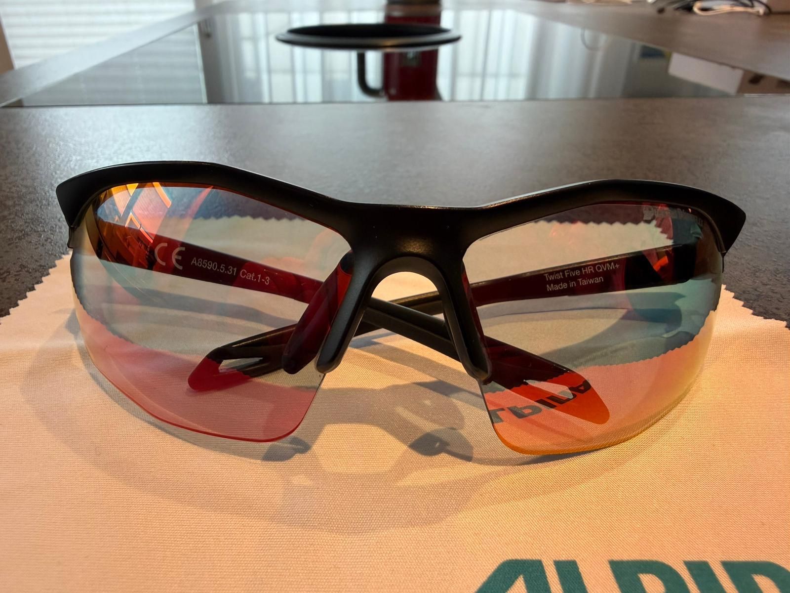Alpina Brillen & Gläser: Sonnenbrille – Gebraucht aus Niederwil SG von schj-098