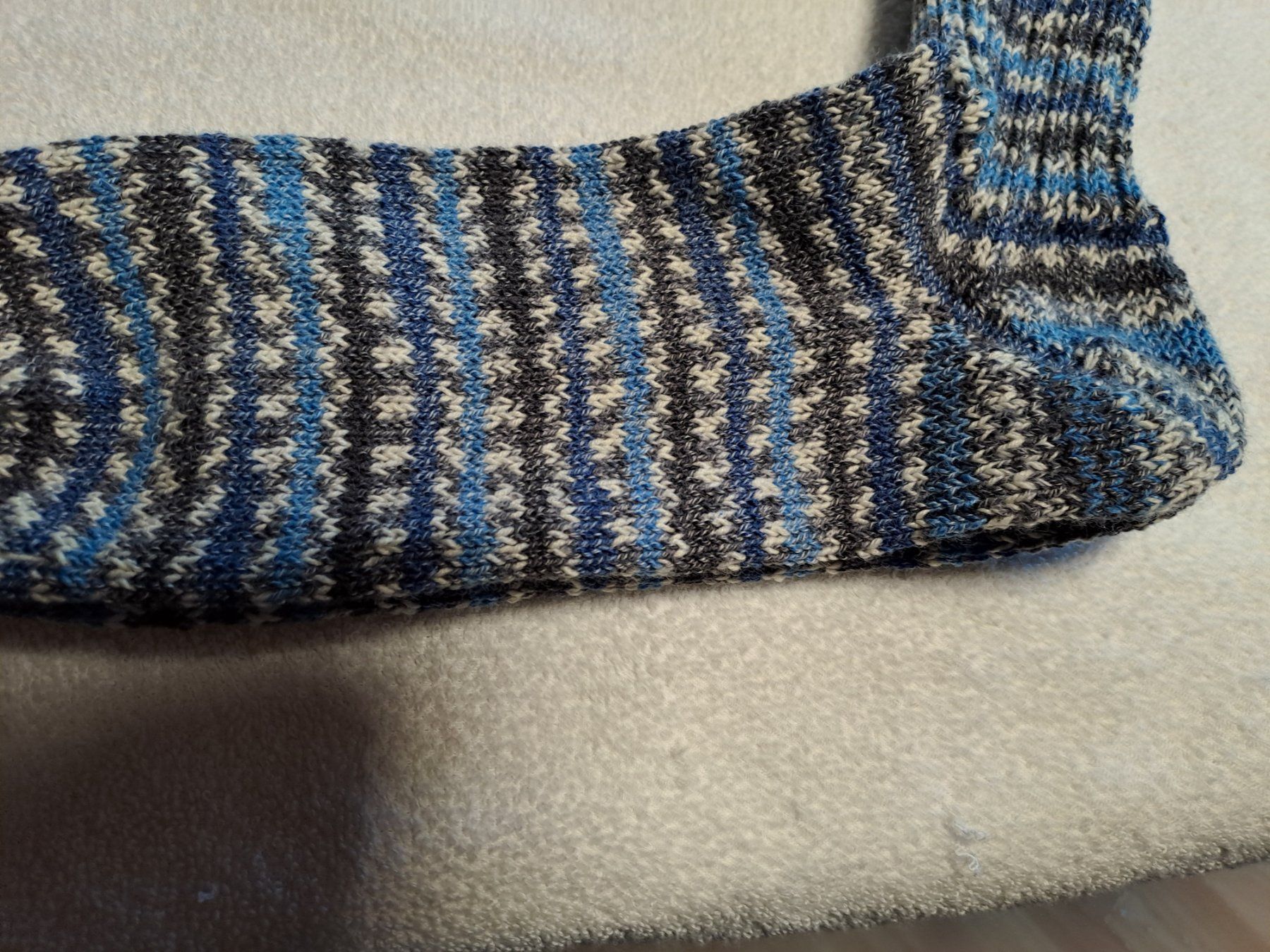 Calze: handgestrickte Socken Grösse 44 / 45 – Nuovo (secondo la descrizione) da Tuttwil venduto da wolleundstoff 1