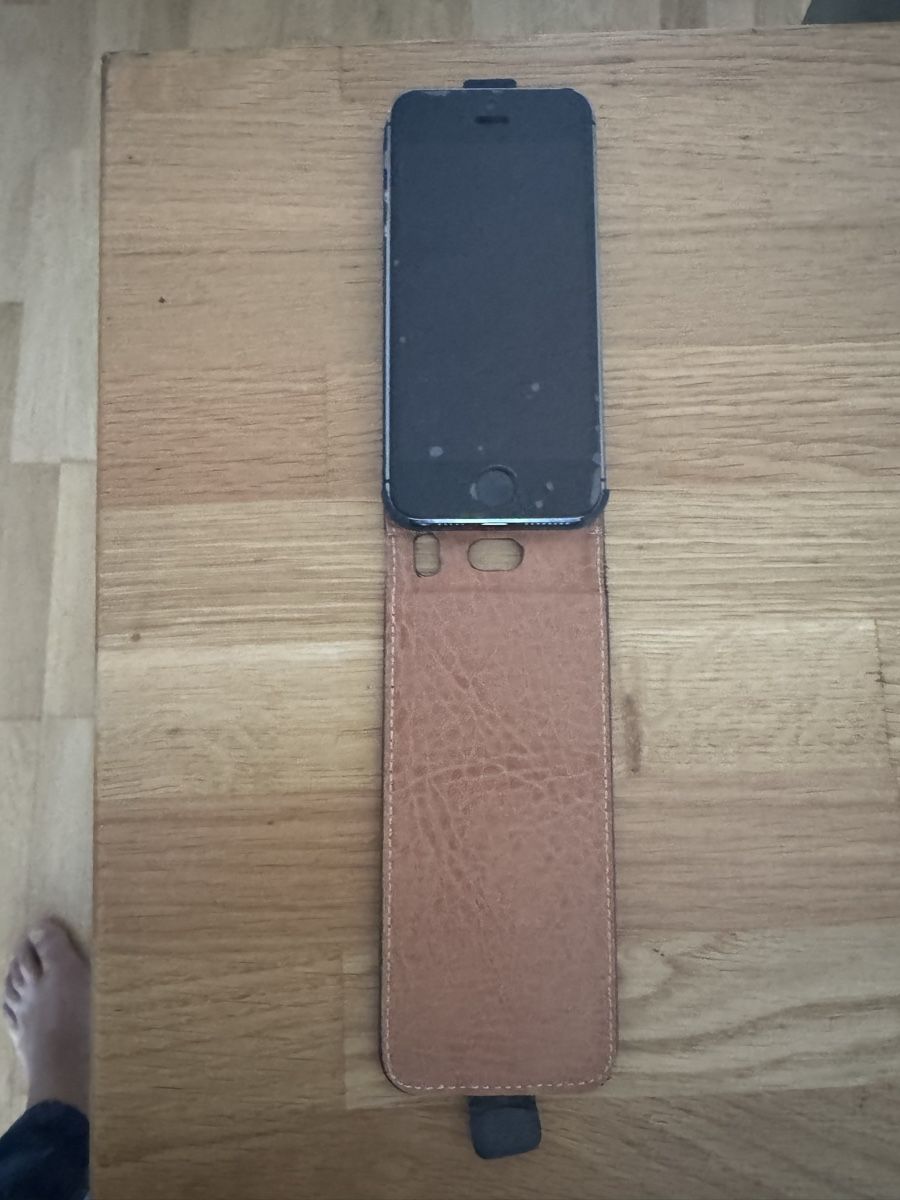 Apple Telefoni cellulari / Smartphones: iPhone 5 wie  Neue mit Leder etwie – Nuovo (secondo la descrizione) da Wabern venduto da moh_s5m8 6