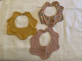 Set von 3 Mull-Lätzchen Blumenmuster unifarben gebraucht