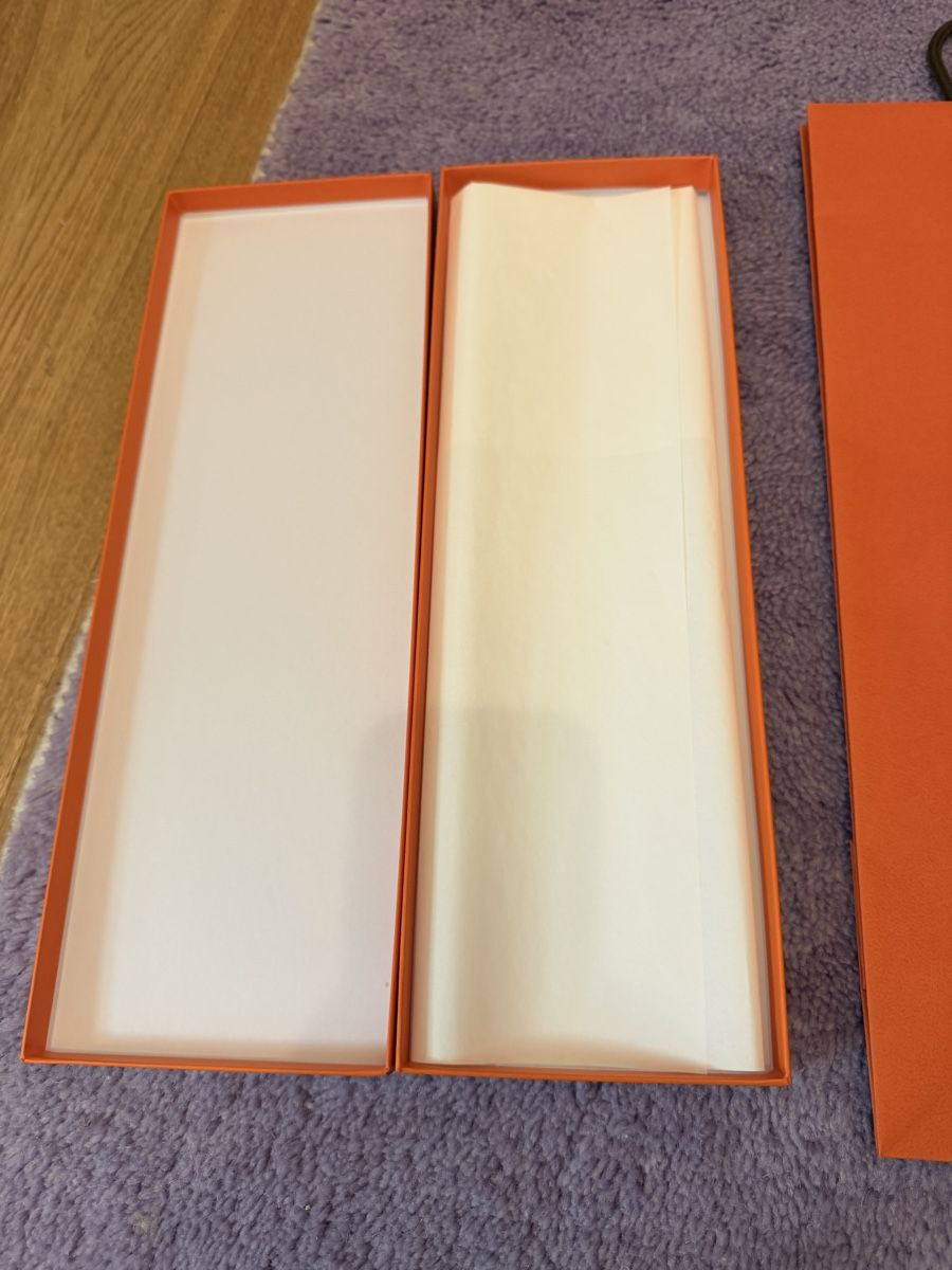 Altro in Decorazioni & Accessori: Hermès Tie Box and Bag Set: Iconic Orange, NEW – Nuovo e nell'imballaggio originale da Männedorf venduto da iza04 4