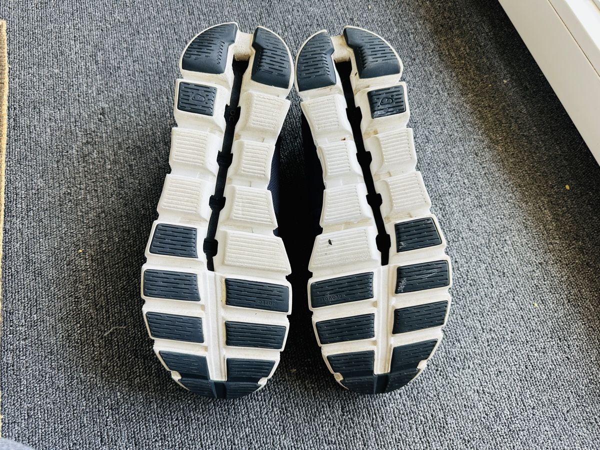 On Scarpe da uomo: On cloud 5 homme taille 45 bleu – Usato da Bulle venduto da LeMoleson 4