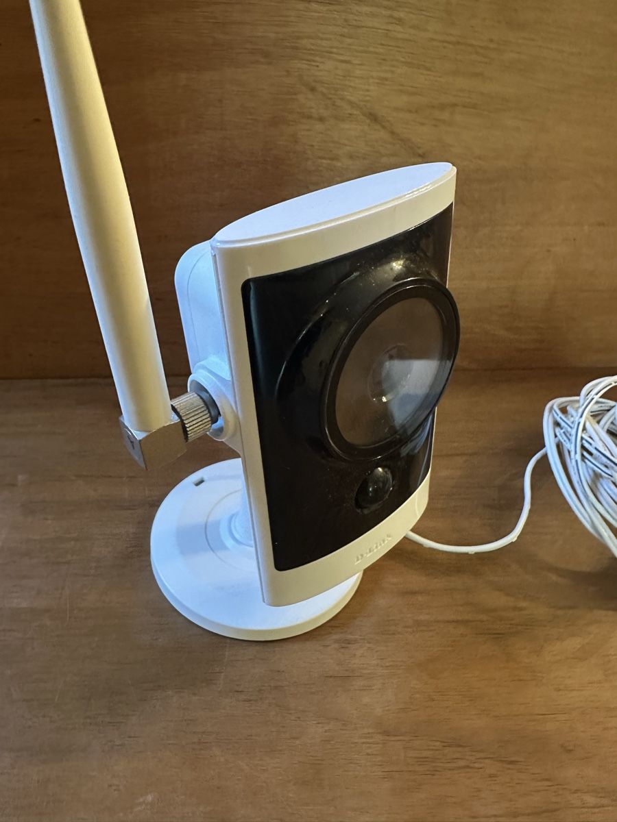 Dlink Webcams: D-Link Camera DCS-2332L étanche pour extérieur  – D'occasion à Russin par applenic 1