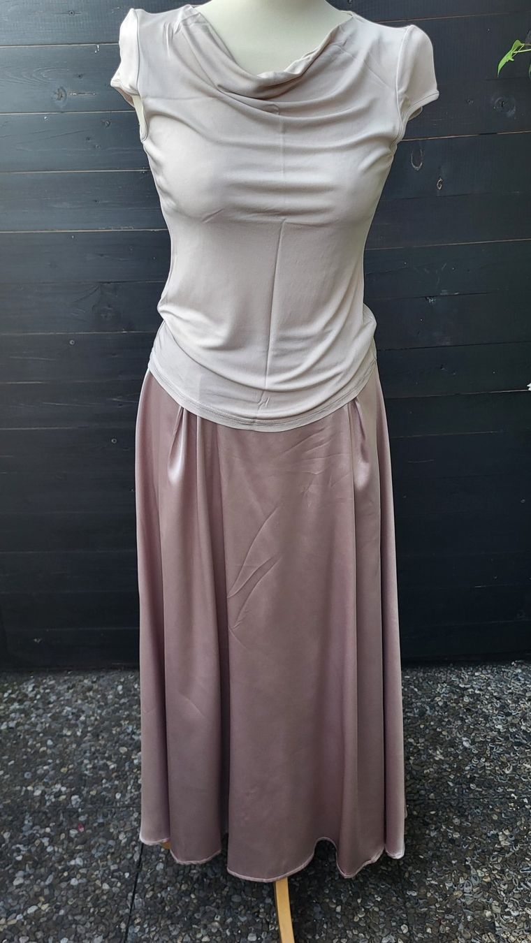 Jupes: Jupe beige – Neuf (Voir description) à Fribourg par VictoriaShop7