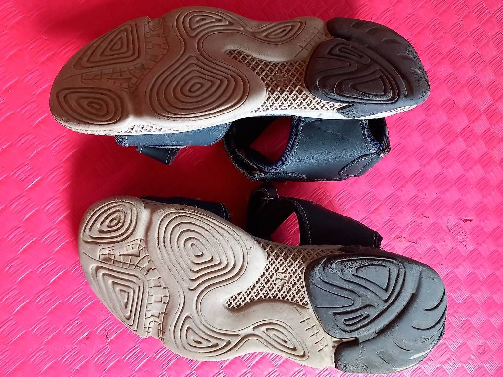 Chaussures garçon: Sandalen Grösse 33 – D'occasion à Disentis/Mustér par malbina83