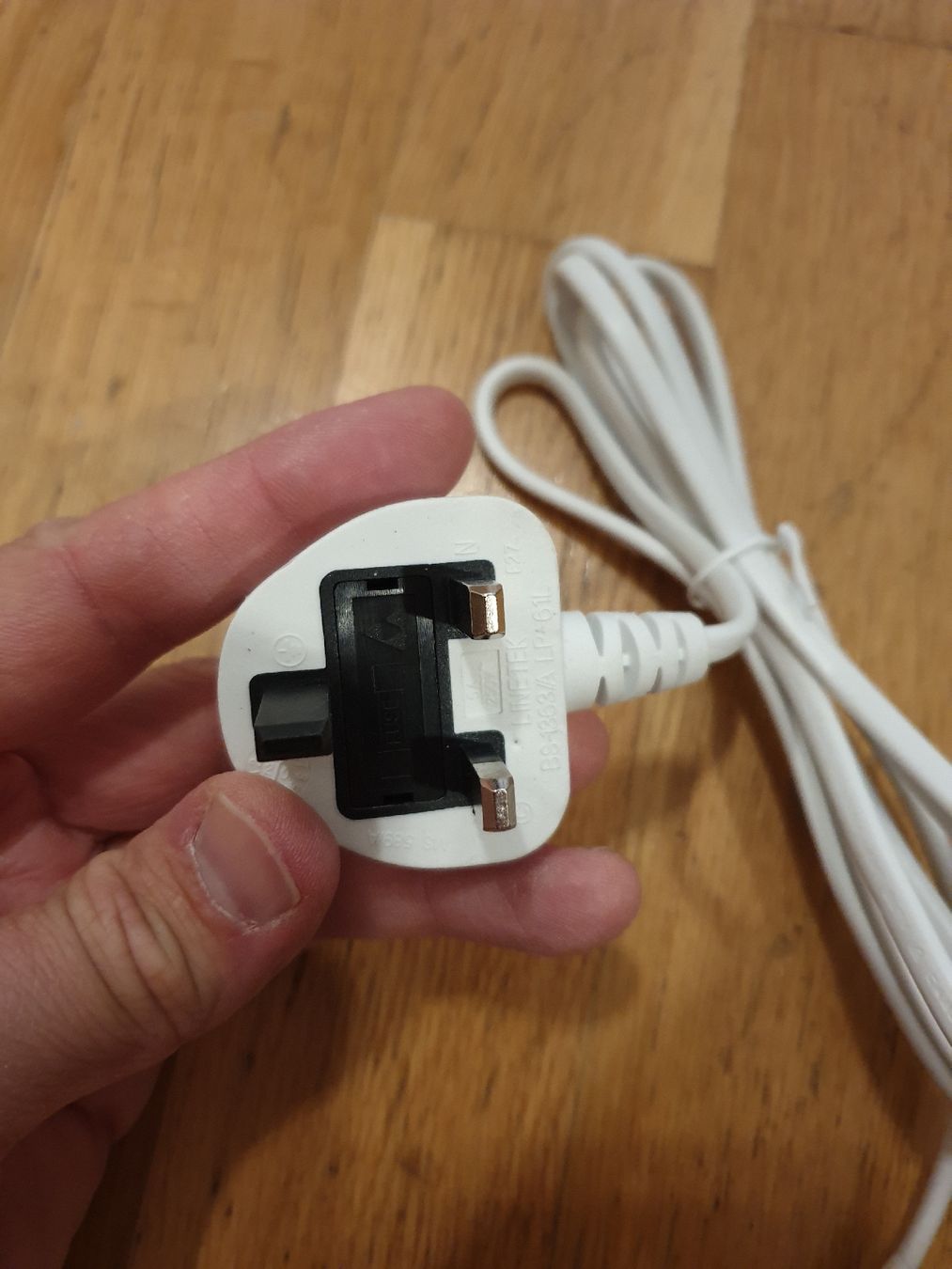 Cavi: Stromkabel C7 Stecker 2 Polig weiss 010 – Usato da Ittigen venduto da Ziok187 2