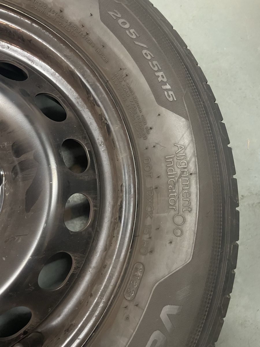 Pneumatici & Ruote complete: VW Caddy Sommerräder – Usato da Sirnach venduto da MotionModular 2