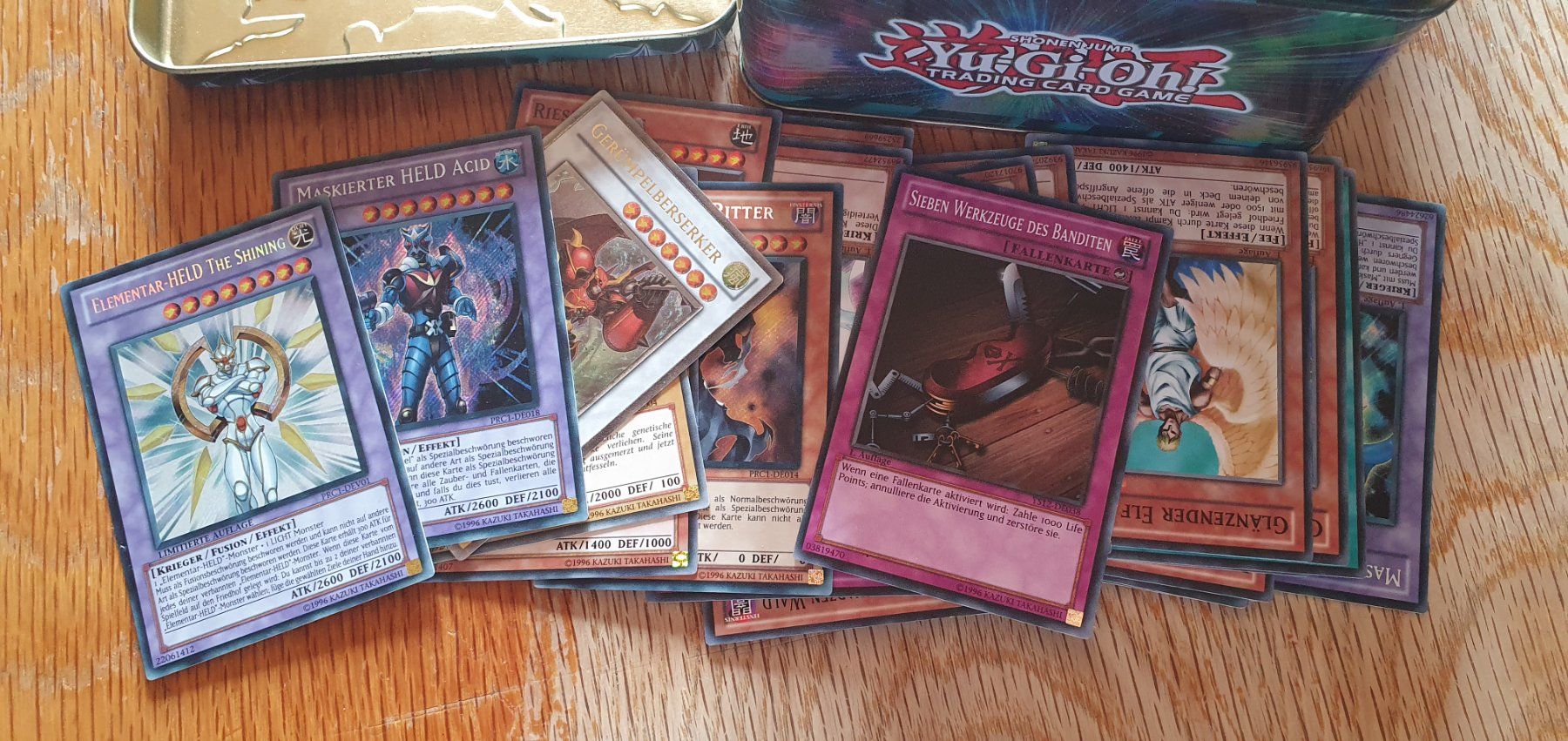 Yugioh Sammelbilder & Trading cards: Yu-Gi-Oh Trading Card Game Sammeldose mit Karten – Gebraucht aus Walenstadt von Hit-24 1