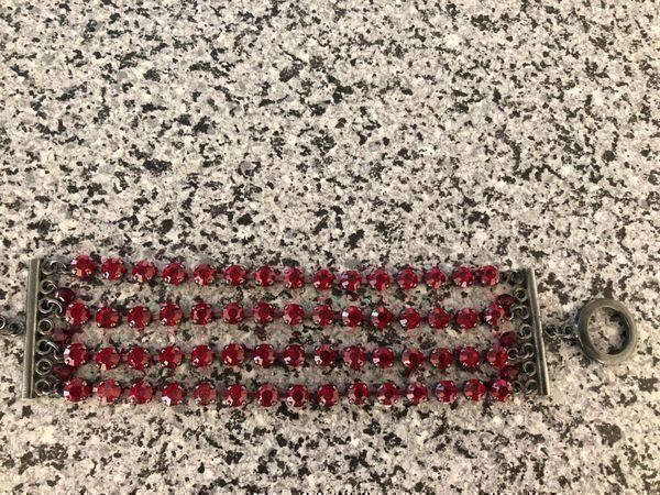 Bracciali & Braccialetti: 4-REIHIGES ROTES FUNKELNDES ARMBAND – Usato da Meggen venduto da Meggeni