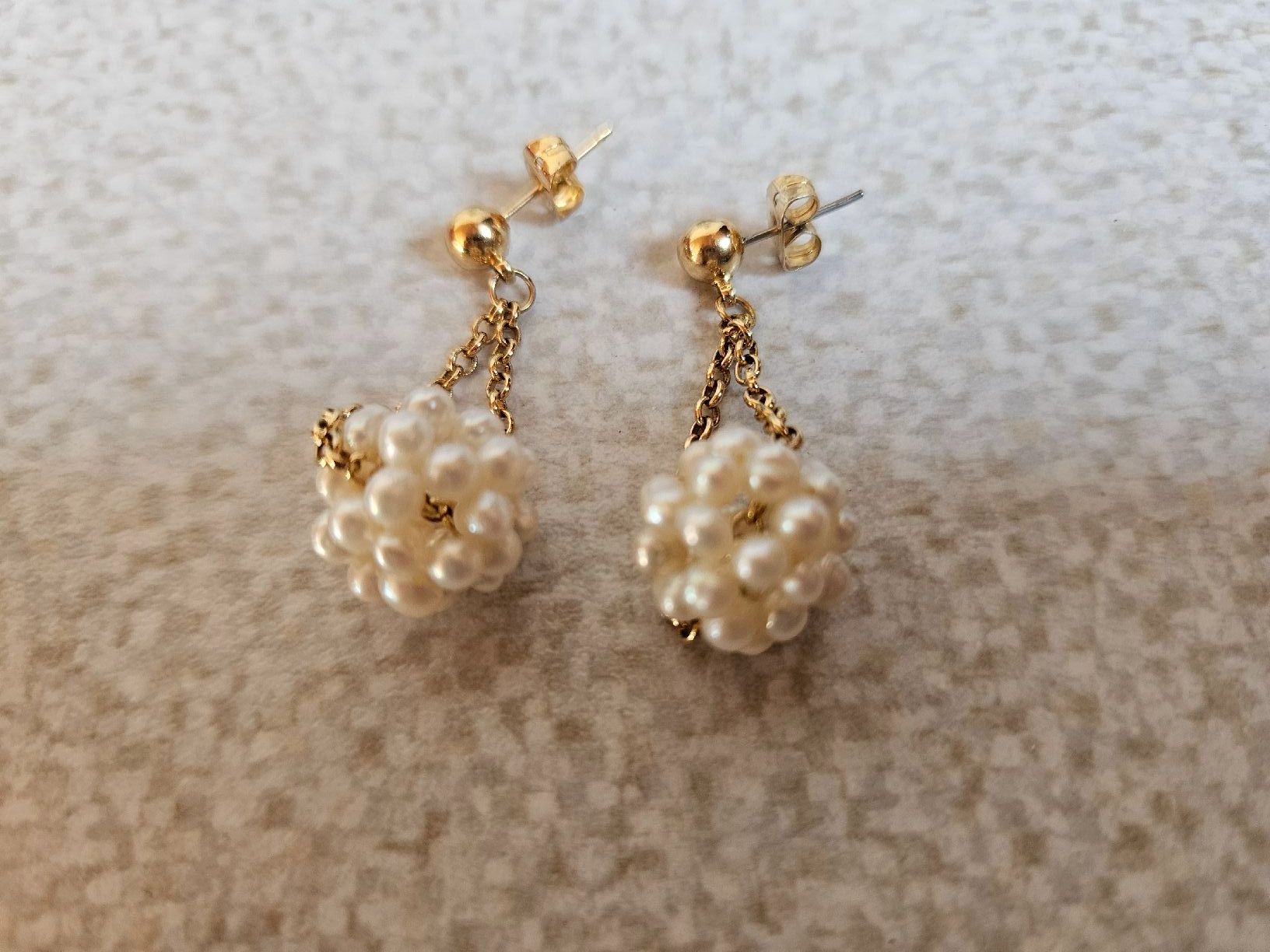 Orecchini pendenti & Orecchini a lobo: Elegante Goldene Perlen Ohrringe – Usato da Urdorf venduto da Colina 1
