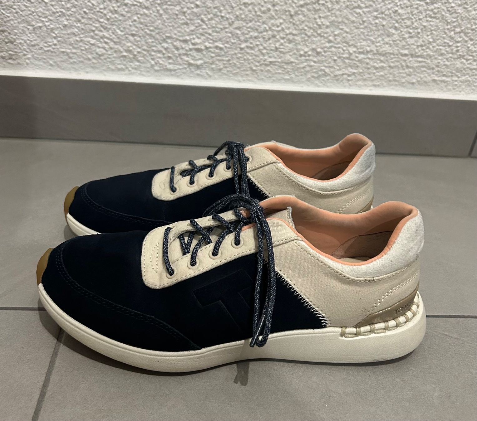 Scarpe da donna: Toms Sneaker – Usato da Obernau venduto da bev_x7rn 1