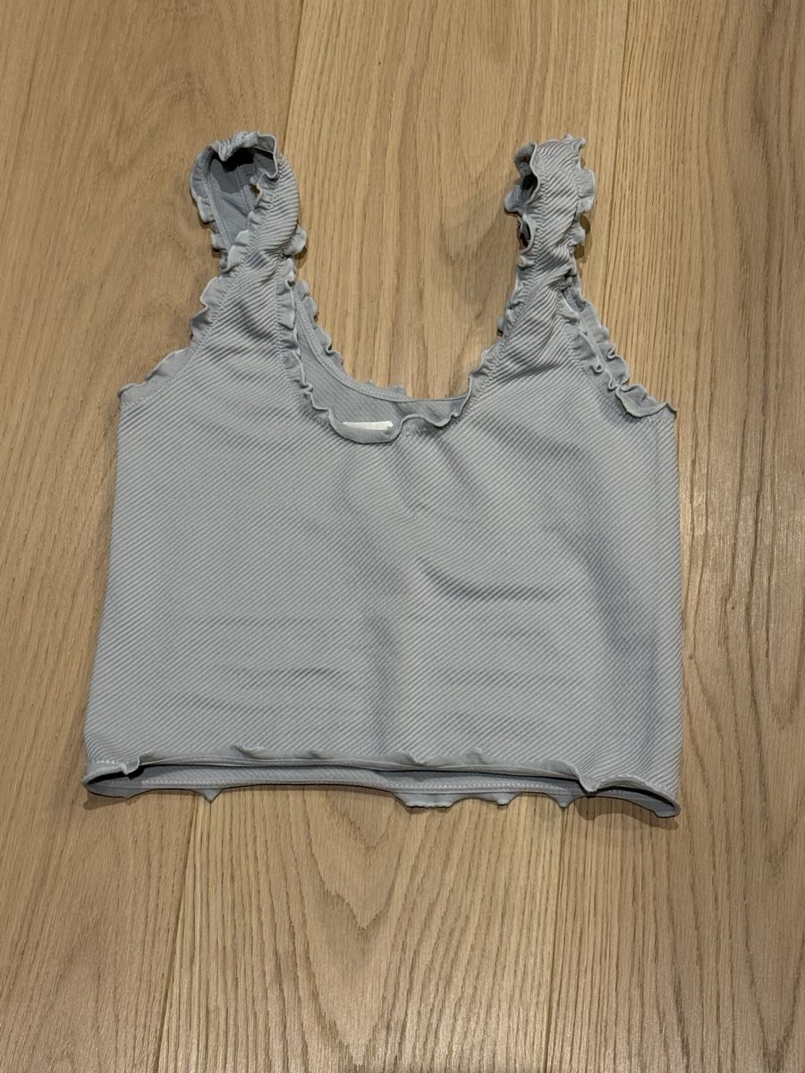 Oysho Top: Top mit Rüschen, Gr. S, hellblau – Usato da Zürich venduto da afterglow27 2