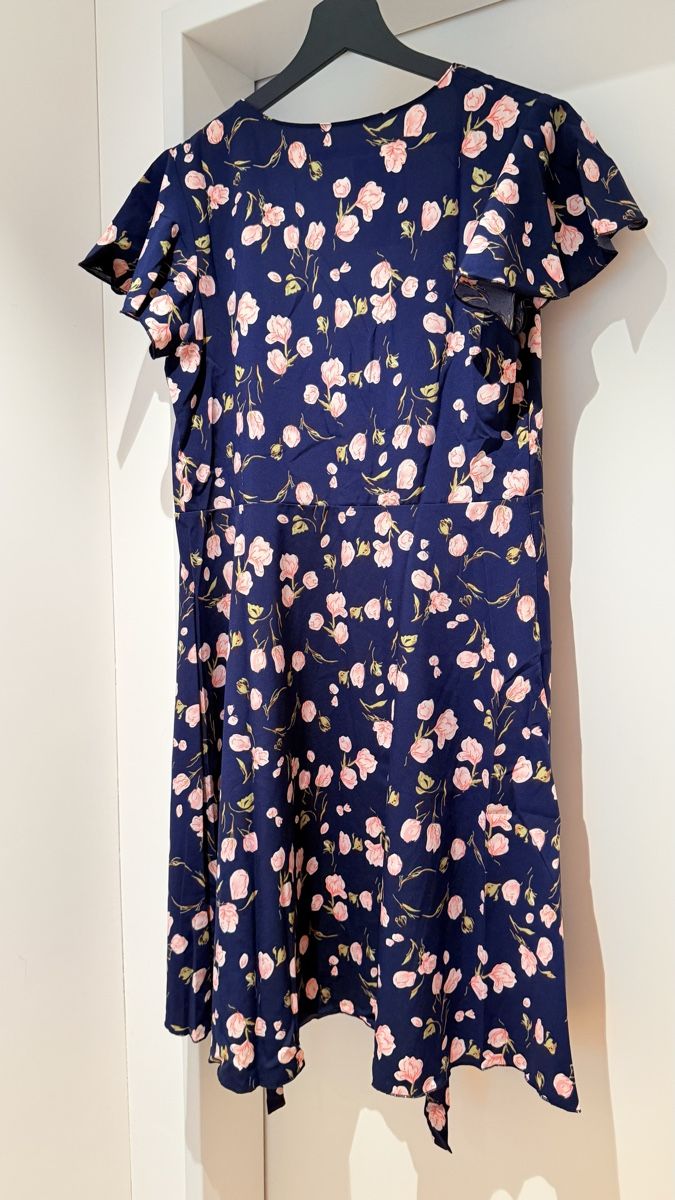 Robes: Sommer Wickelkleid Grösse S NEU – Neuf avec emballage d'origine à Eiken par sanyok700 1