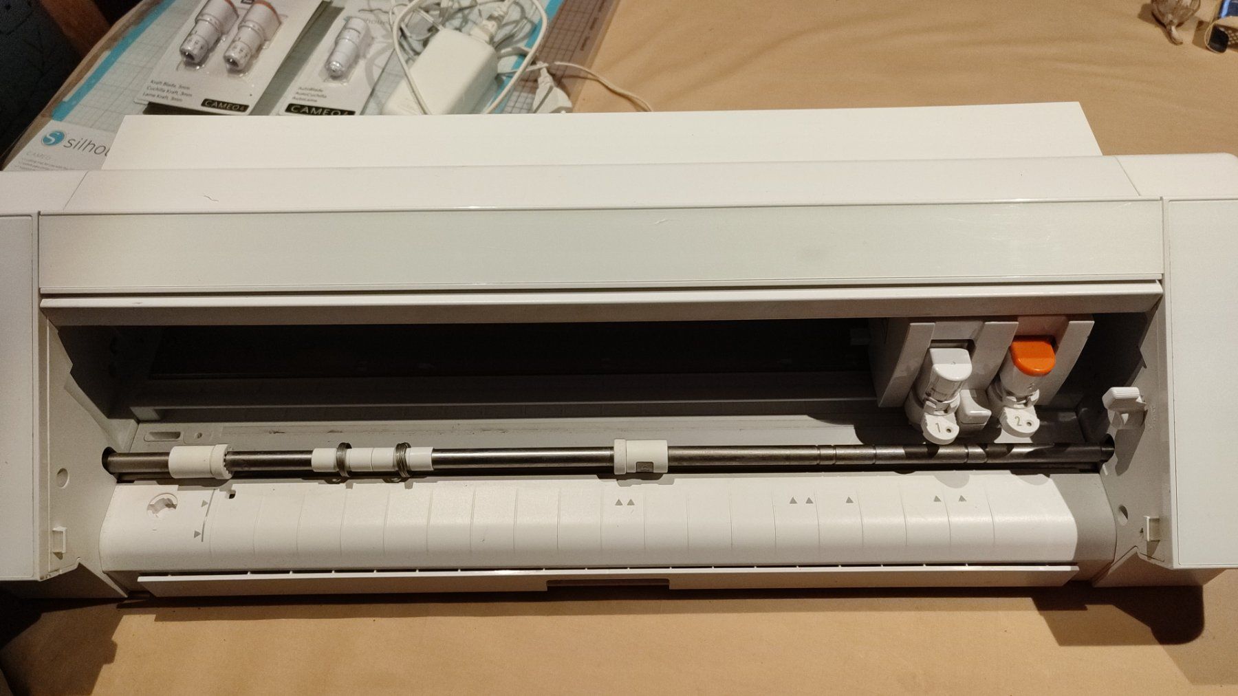 Cameo Tutte le macchine: Schneideplotter Silhouette Cameo 4 Plus mit viel Zubehör – Usato da Zollikon venduto da Tumult 5