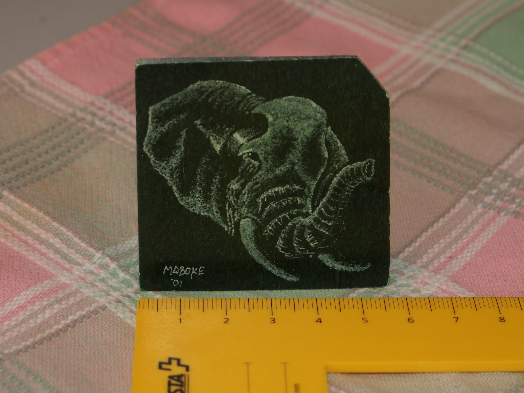 Tutte le decorazioni: éléphant gravé sur pierre verte MABOKE '01 – Usato da Ovronnaz venduto da Etagne68 4