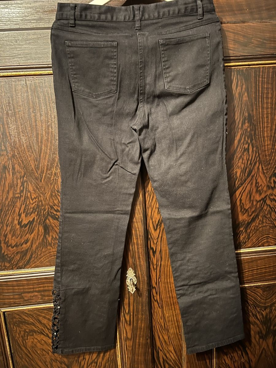 Jeans: Schwarze Jeans mit Spitze und Glitzersteinchen – Usato da Pfäffikon ZH venduto da Sandra07000 1