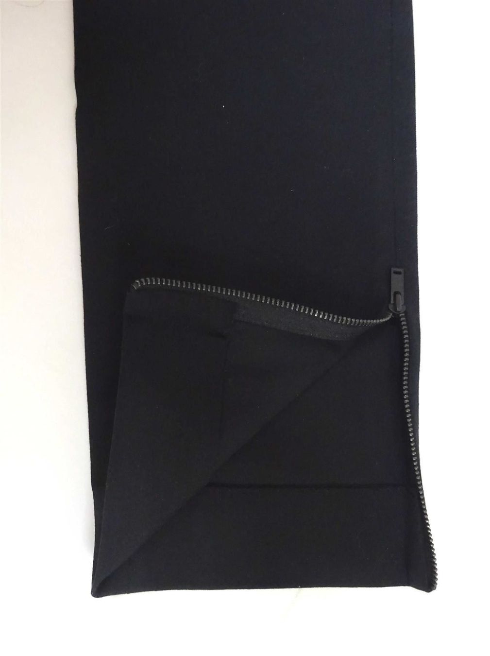 Cos Pantaloni: Cos - Neue Stretch Jeans - schwarz - Grösse 40 – Nuovo (secondo la descrizione) da Zofingen venduto da Justizia_01 2