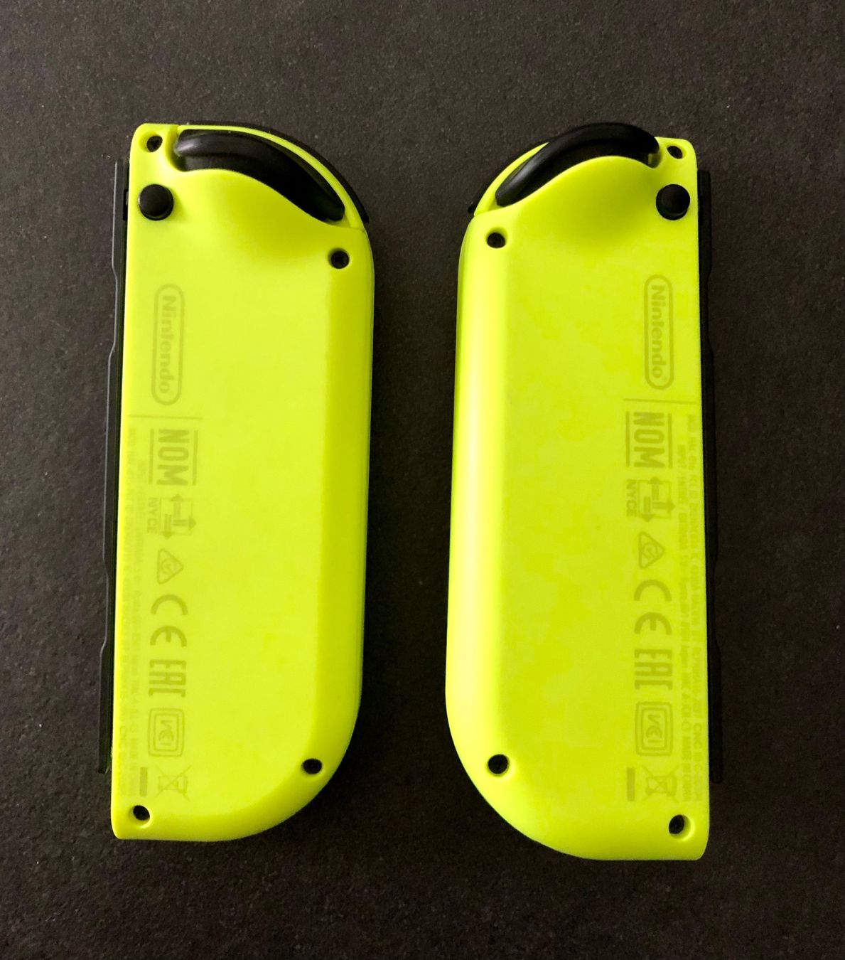 Nintendo Controller: 2 Joy-con neon yellow -  Nintendo Switch – Gebraucht aus Lausanne von  1