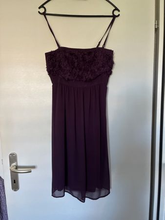Esprit Kleid violett mit Trägern und Applikation Grösse 34