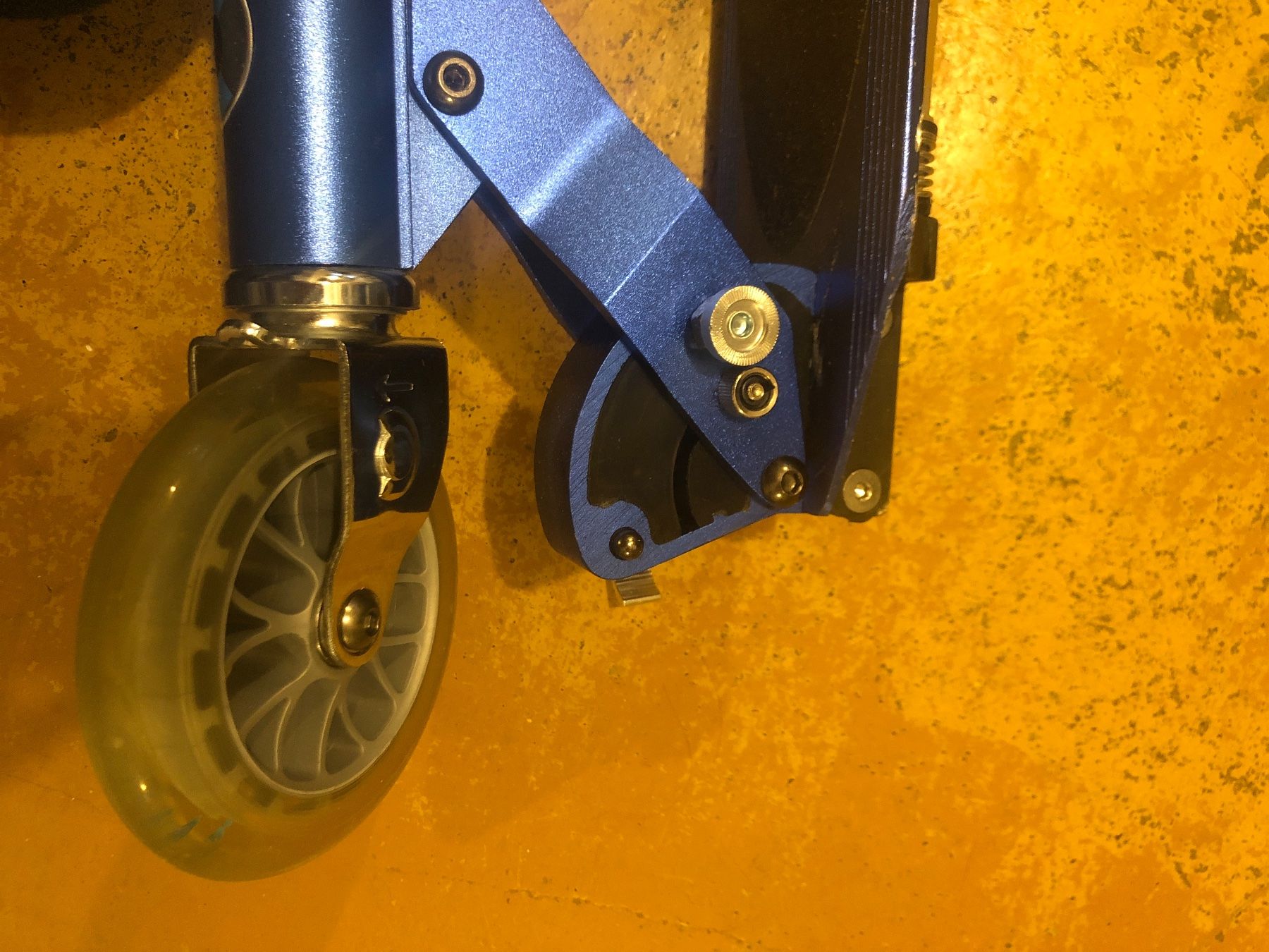 Micro Kickboard: Micro Kickboard - Top Zustand - dunkelblau! – Usato da Olten venduto da eti_r289 1