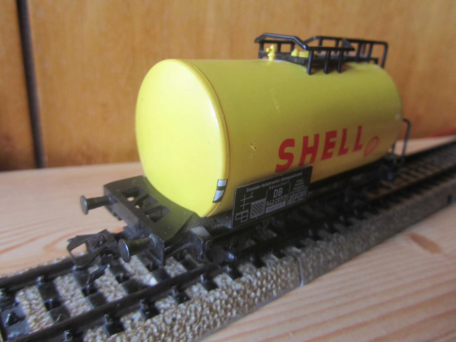 Märklin Modellini di ferrovie: Märklin HO Wagon citerne jaune DB Shell AG Düsseldorf – Usato da Porrentruy venduto da Tarascon 3