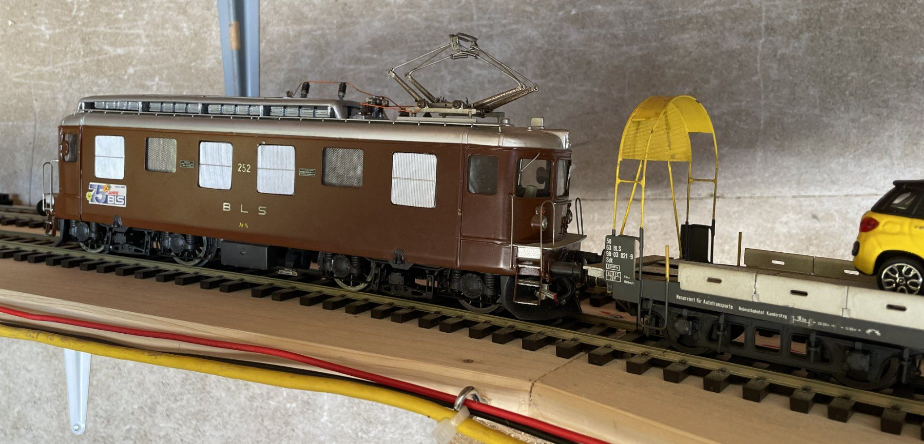Modellini di ferrovie: BLS Autozug – Usato da Emmenmatt venduto da BLS-Re425 1