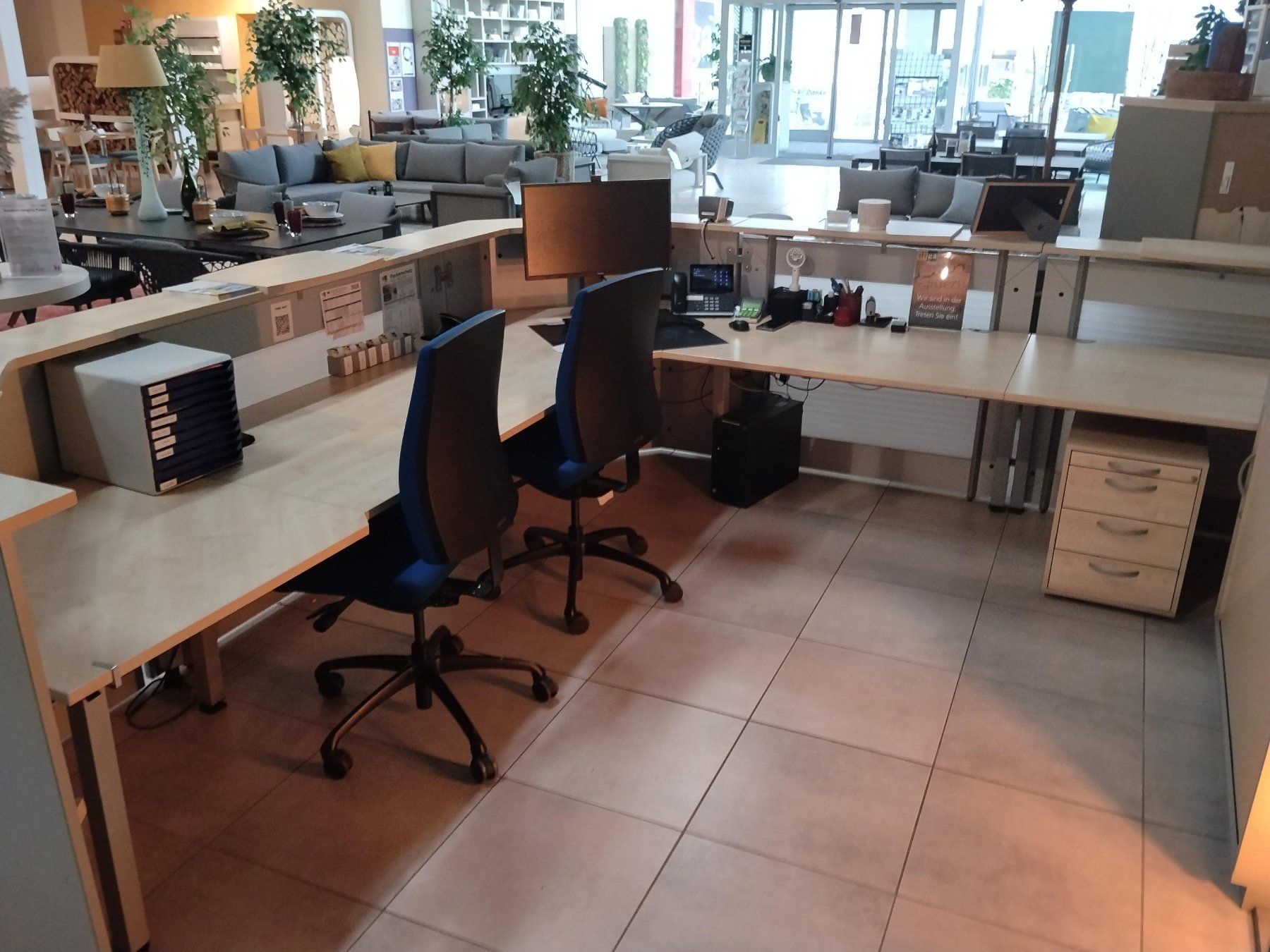 Equipement de magasin & Foires: Empfangstheke Büromöbel – D'occasion à Galgenen par digamoebel 2