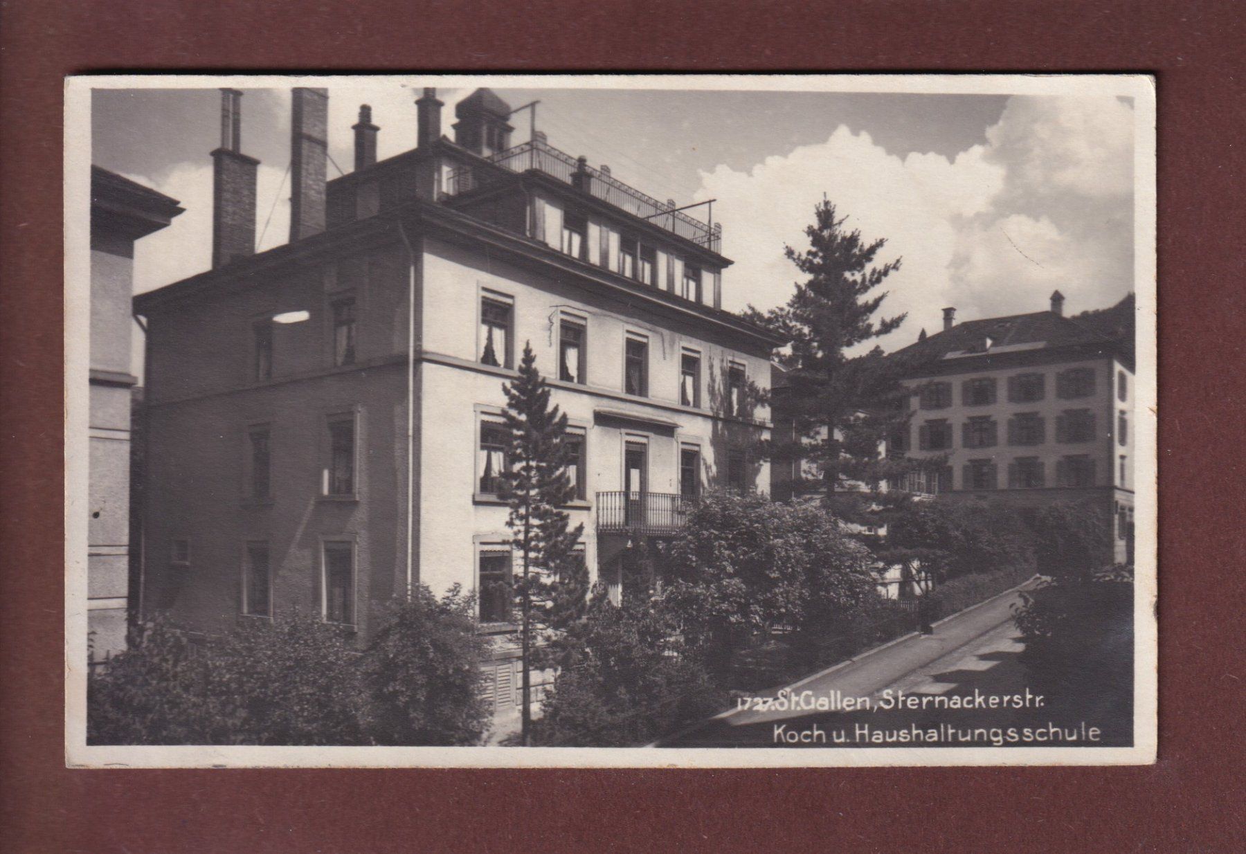 Cartoline postali: ST. GALLEN - Sternackerstrasse – Usato da Pully venduto da nicecards