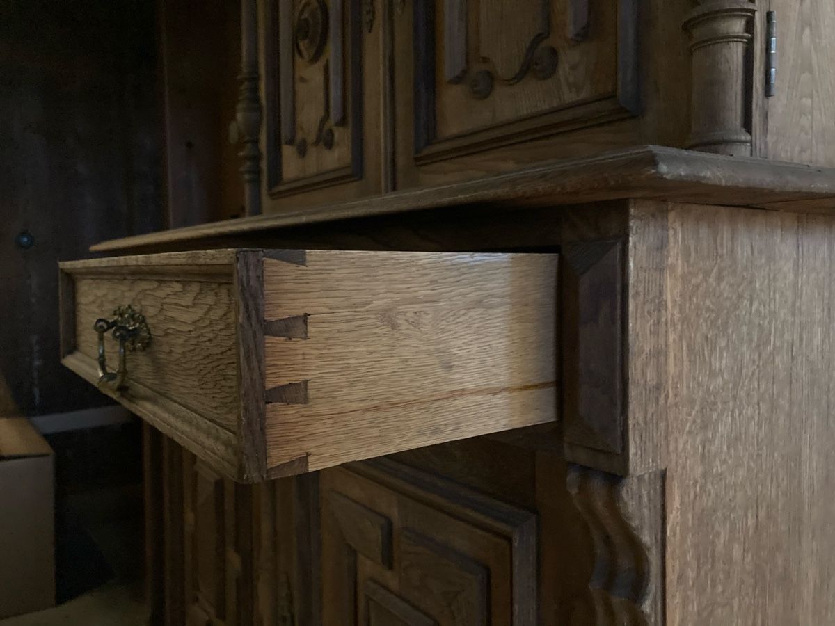 Credenze: Antiker Buffetschrank aus massiver Eiche – Usato da Staufen venduto da Simbob 4