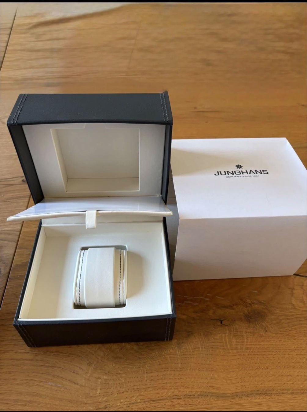 Uhrenboxen: Original Junghans Uhrenbox, Neu – Neu und originalverpackt aus Zürich von sam_vv2b 3
