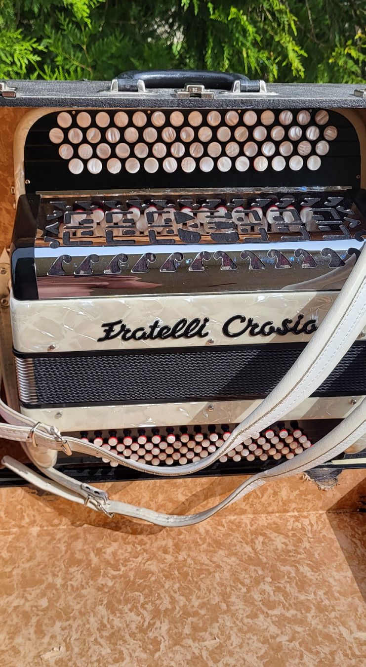 Strumenti musicali: Accordéon Fratelli crossio à Gradin – Usato da Penthalaz venduto da EvandroLuz 4