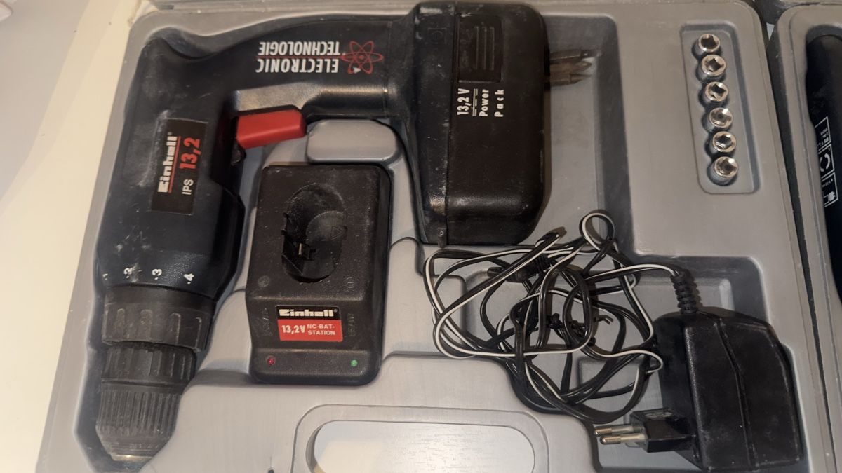 Einhell Bohrmaschinen: 2 Einhell Akkuschrauber 13.2 V im Set mit Koffern. – Defekt aus Rafz von Tueni1 2