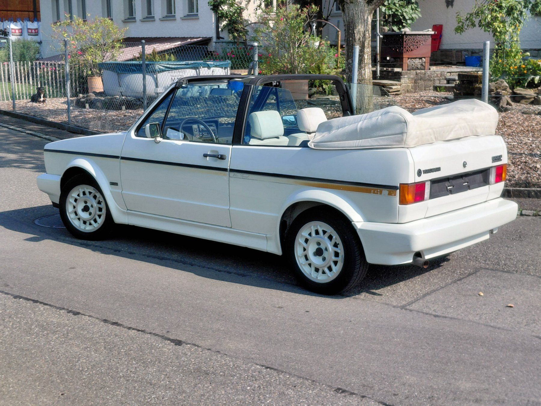 VW Automobili: VW Golf Cabrio MK1 1.8 White Special – Difettoso da Menziken venduto da ZiolkowskiAutomotive