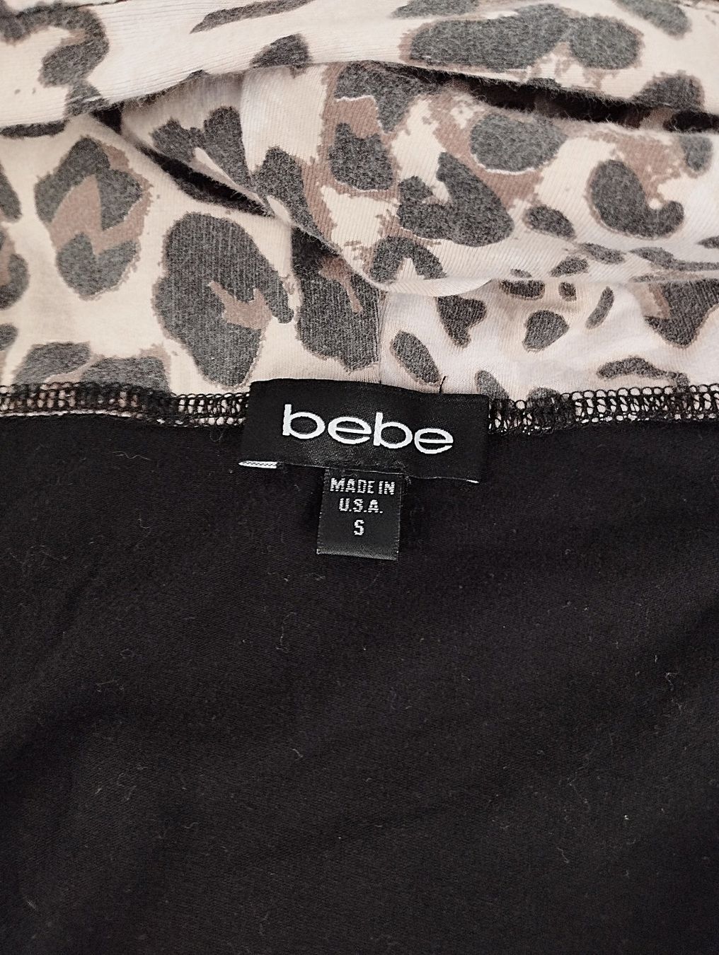 T-Shirts: BEBE T-shirt mit Kapuze Gr. S – Gebraucht aus Schübelbach von Restwert_Schubelbach 4