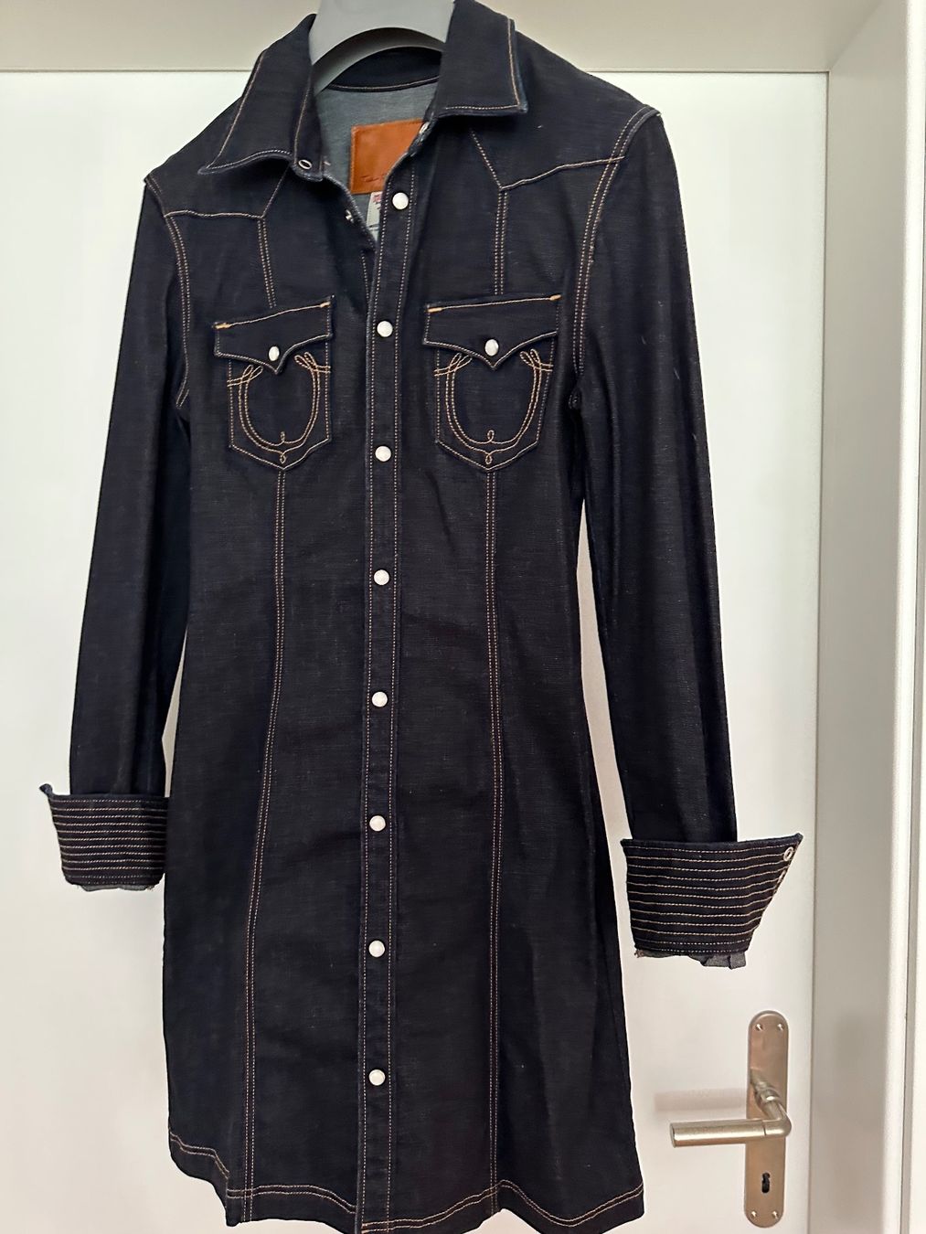 True Religion Vestiti: True Religion Jeanskleid S neu – Nuovo (secondo la descrizione) da Wollerau venduto da NinaWollerau 1
