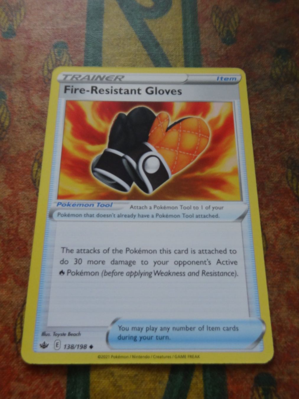Pokémon Sammelbilder & Trading cards: POKEMON  Fire-Resistant Gloves  E  138/198  TRAINER  2021 – Gebraucht aus Romanel-sur-Lausanne von Swift13