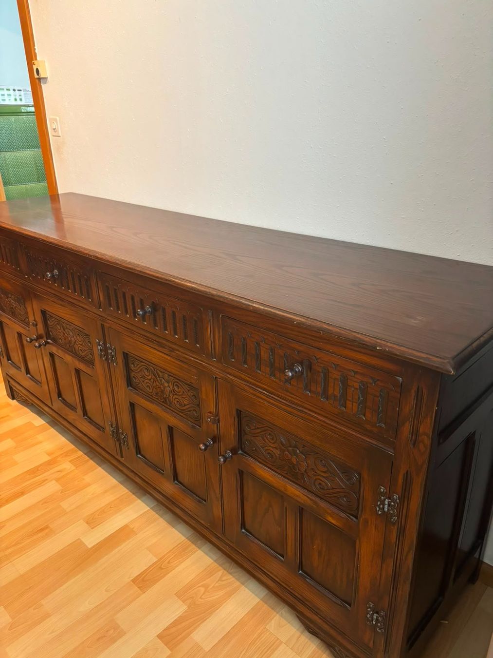 Set di tavolo e panche: Massiver Eichenholz Esszimmer-Set-Buffet, Tisch und 6 Stühle – Usato da Gelterkinden venduto da pbo_9qq5 1