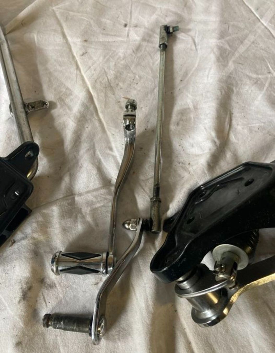 Harley-Davidson Tutti i ricambio per moto: Harley Davidson Fussrastenanlage Softail – Usato da Hugelshofen venduto da Rogoli 3