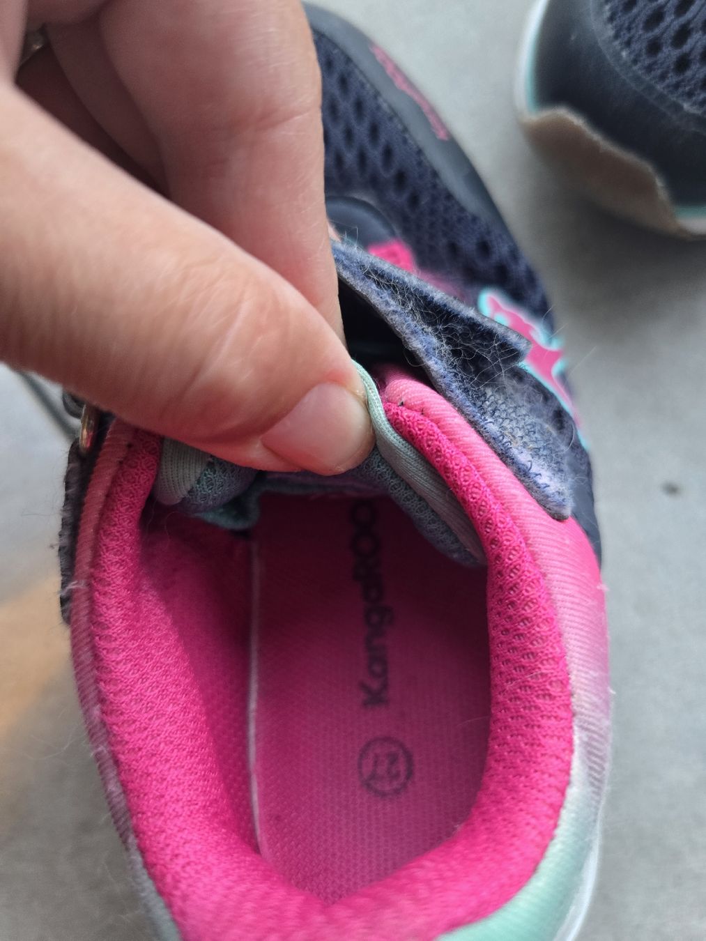 Scarpe per ragazze: KangaROOS Turnschuhe Grösse 27 – Usato da Unterentfelden venduto da Panda-87 2