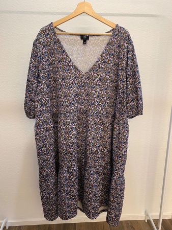 River Island Plus Blumenkleid Gr. 52