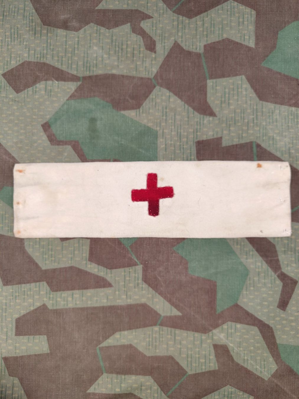 Schweizer Armee Uniformi: Armbinde Ord. 1866 Rotkreuz – Usato da Bauma venduto da SwissMilitaria