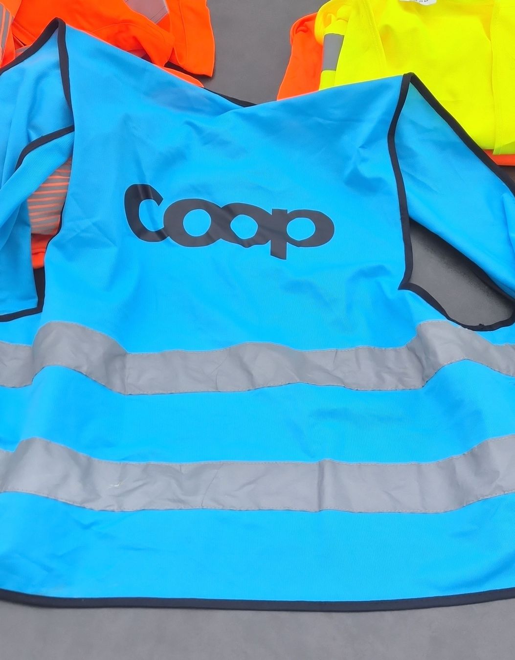 Gilet & Giacche: Coop Warnweste blau Grösse L/XL – Usato da Fislisbach venduto da Crisisgusita