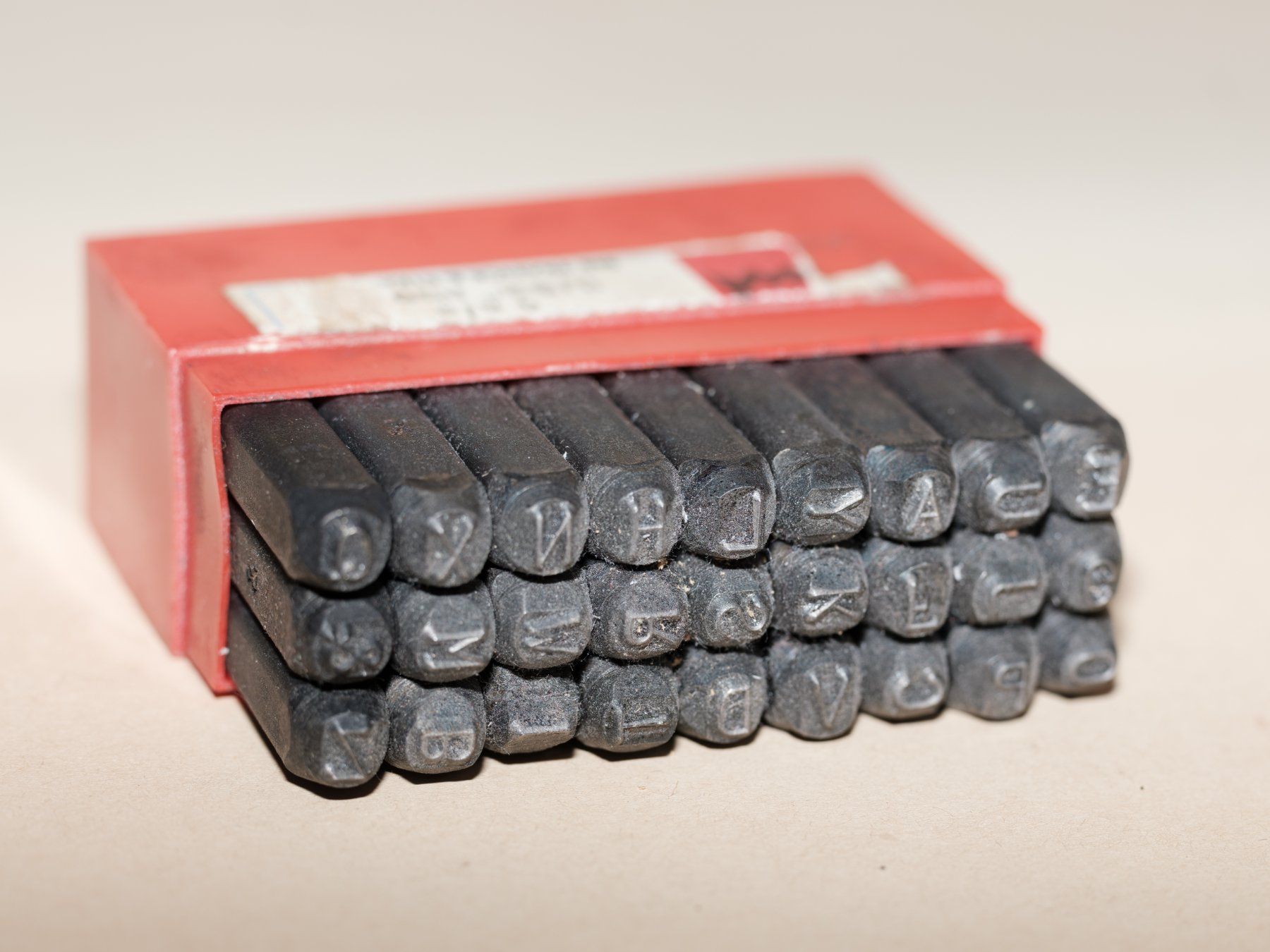 Tutti gli attrezzi: Stanzbuchstaben 4mm – Usato da Zürich venduto da 000rk 1